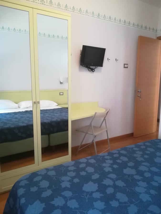 Hotel Centrale Сан Бенедето дел Тронто Екстериор снимка